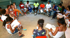 بالصور: مدرسة أجيال الثانوية تستضيف بعثة من طلاب الولايات المتحدة الامريكية 